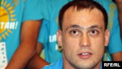 Илья Ильин, двукратный олимпийский чемпион по тяжелой атлетике. Алматы, 6 августа 2012 года.