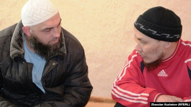 Ислам дінін ұстанушылар. Астана, 11 наурыз 2011 жыл. (Көрнекі сурет)