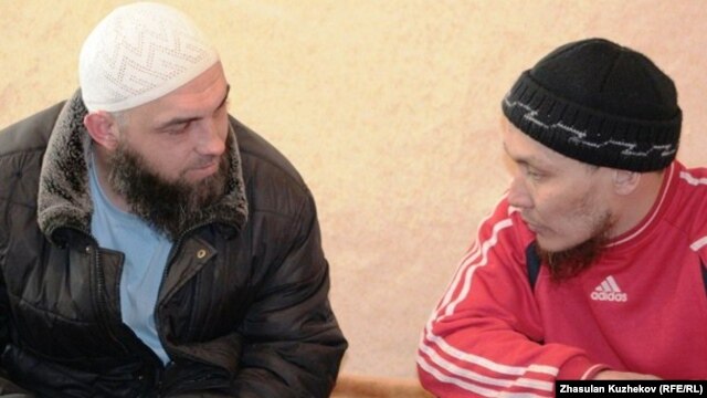 Казахстанские мужчины-мусульмане. Иллюстративное фото. 