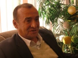 Аваз Саипов, отец убитого журналиста Алишер Саипова. Бишкек, 1 ноября 2010 года.