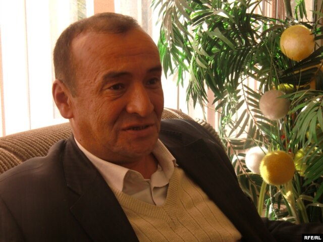 Аваз Саипов, отец убитого журналиста Алишер Саипова. Бишкек, 1 ноября 2010 года.
