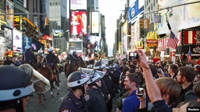 Demonstranti na ulicama New Yorka - Occupy Wall Street , septembar, 2011. 