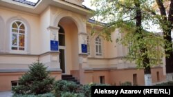 Сапарғали Бегалин атындағы балалар кітапханасының ғимараты.