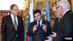 Ресей, Украина, Франция және Германия сыртқы істер министрлері: (солдан оңға қарай) Сергей Лавров, Павел Климкин, Жан-Марк Айро және Франк-Вальтер Штайнмайер келіссөзде. Париж, 3 наурыз 2016 жыл.