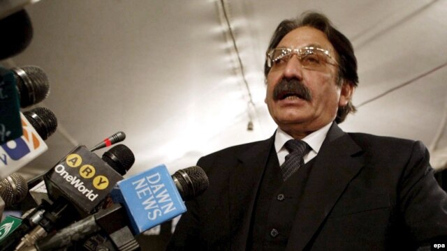 Chief Justice Iftikhar Muhammad Chaudhry announced the ruling in the 16-year-old case. (file photo)