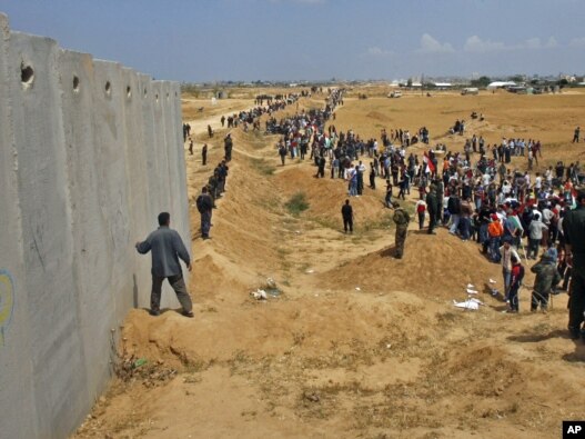 Demonstranti duž granice između Egipta, Rafah, 15. maj 2011.