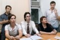 Наталья Эстемирова (слева) на одном из собраний правозащитного центра «Мемориал»
