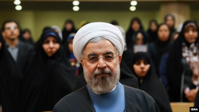 آقای روحانی در حالی از برابری اجتماعی زنان و مردان می‌گوید که رهبر ایران روز گذشته برابری جنسی زن و مرد را «غلط» خوانده بود. 