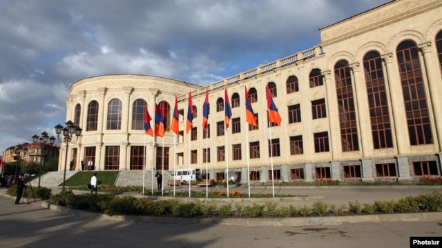 Գյումրիի քաղաքապետարանի շենքը: