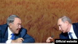 Президент Казахстана Нурсултан Назарбаев (слева) и президент России Владимир Путин.
