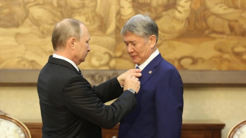 Путин наградил Атамбаева орденом Александра Невского