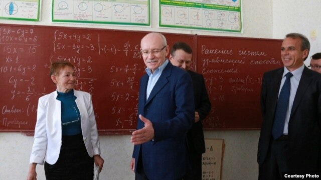 B2D9DDAF-7F09-4E10-B8B9-C85EDB8BD776_w64