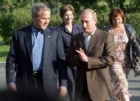 Bush (left) and Putin speak in St. Petersburg on July 14 (epa)