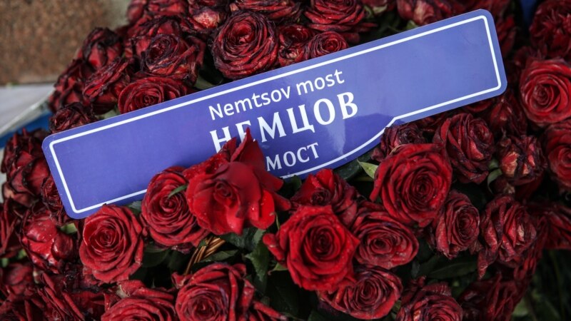 На премию имени Сахарова номинированы Немцов, Савченко и Сноуден
