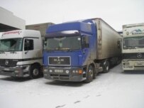 Trucks lined up at the Ukraine-Moldova border earlier this month (RFE/RL)