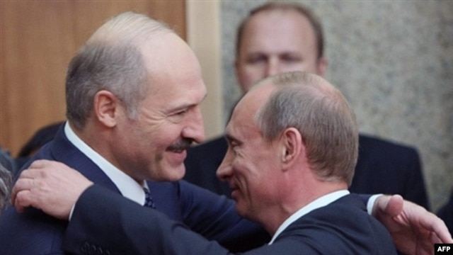 Belarusian President Alyaksandr Lukashenka (left) with Vladimir Putin -- no longer so friendly?