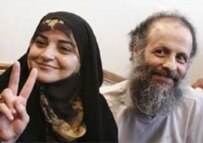 Ganji and his wife after his release from prison on March 18 (Fars)