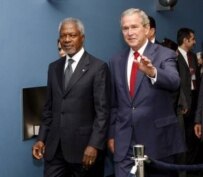 Kofi Annan (left) with U.S. President George W. Bush prior to the 61st session of the General Assembly in New York on September 19 (epa)