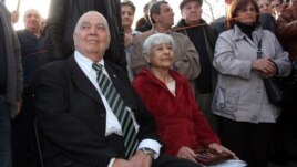 Armenia - U.S.-Armenian historian Richard Hovannisian (L) and his wife Vartiter attend a rally in Yerevan organized by their son, opposition leader Raffi Hovannisian, 22Mar2013.