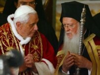 Benedict (left) with Patriarch Bartholomew in Istanbul on November 29 (epa)