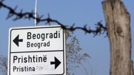 Saobraćajni znak u Mitrovici