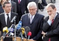 Douste-Blazy (left) with Solana (right) and their German counterpart, Frank-Walter Steinmeier (file photo) (epa)