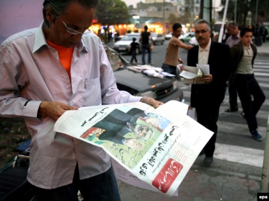 A man reads a newspaper with a story on opposition leader Mir Hossein Musavi on it in Tehran. (file photo)