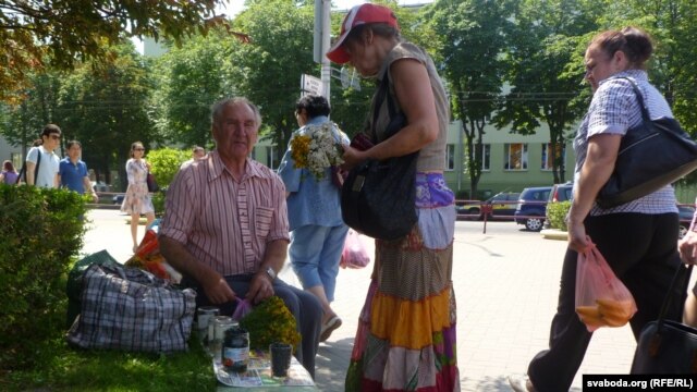 Спадар Станіслаў прывёз лекавыя травы, грыбы і ягады аж з Гарадзеншчыны