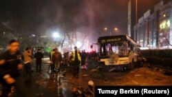 Жарылыс орнында жұмыс істеп жатқан құтқарушылар. Анкара, Түркия, 13 наурыз 2016 жыл.
