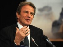 Bernard Kouchner (NATO)