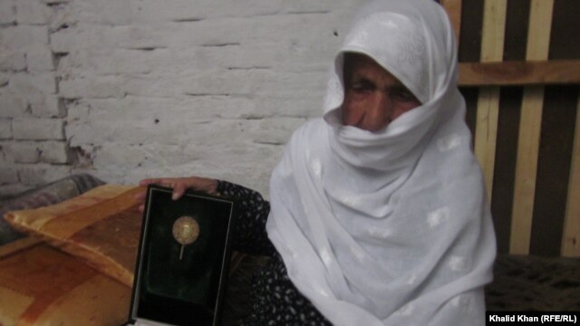 د رفیق شنواري اتیا کلنه مېرمن