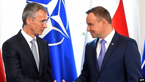 Jens Stoltenberg i Andrzej Dudameet
