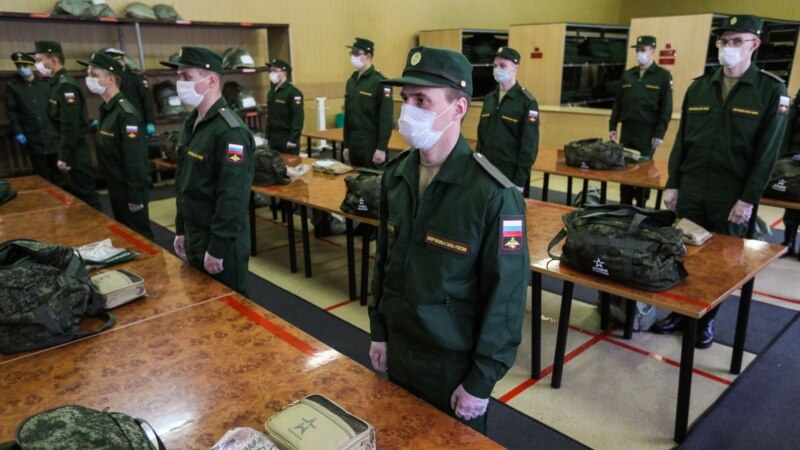 "Ведомости": Кремль не поддержал идею двухгодичной службы в армии