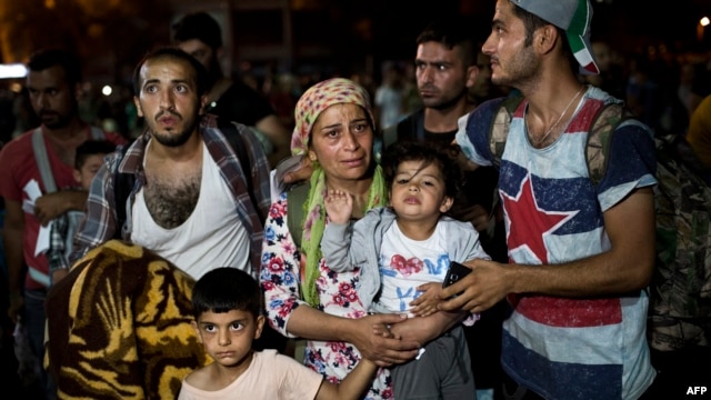 یک مقام ارشد وزارت کشور یونان در گفت‌وگو با رادیو «ویما» در آن کشور گفته بندر «میتیلن» در حال حاضر از ۱۵ تا ۱۷ هزار پناهجو انباشته شده و وضعیت به مرحله «انفجار» نزدیک می‌شود