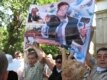 Участники акции протеста с плакатами.