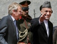 NATO's de Hoop Scheffer (left) with President Karzai in Kabul on September 6 (epa)
