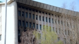 Clădirea Parlamentului incendiat