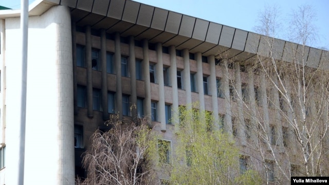 Clădirea Parlamentului incendiat