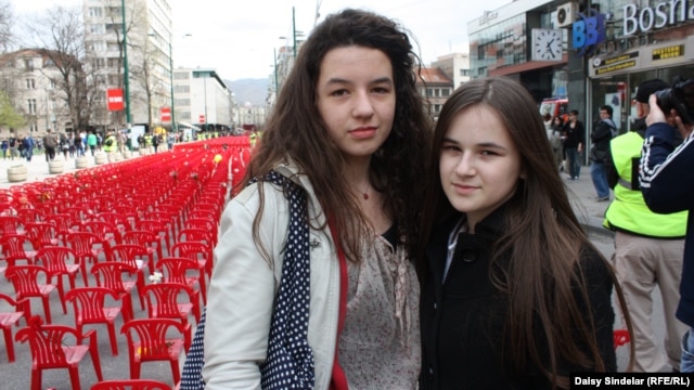 Lamia Alibegovic, 13, and Elma Ocuz, 14, visit the "Sarajevo Red Line" installment.
