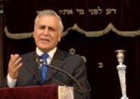 Israel President Moshe Katzav visiting a Munich synagogue in June 2005 (epa)
