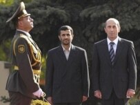 Ahmadinejad (center) with Kocharian in Yerevan