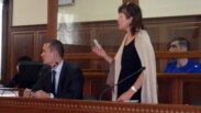 Слева направо: Искандер Алимбаев и Разия Нурмашева, адвокаты подсудимого Вадима Курамшина. Тараз, 2 мая 2012 года. Фото предоставил гражданский активист Дмитрий Тихонов. 