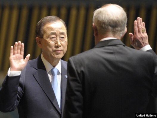 مراسم سوگند بان کی‌مون برای دور دوم دبیرکلی خود در سازمان ملل متحد. ۲۱ ژوئن ۲۰۱۱.