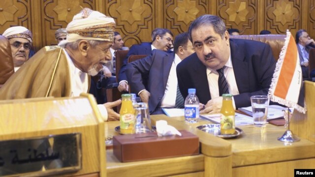 Iraqi Foreign Minister Hoshiyar Zebari (R) talks with an Omani foreign affairs representative at the Arab League foreign ministers' meeting on Syria at the Arab League headquarters in Cairo on November 12.