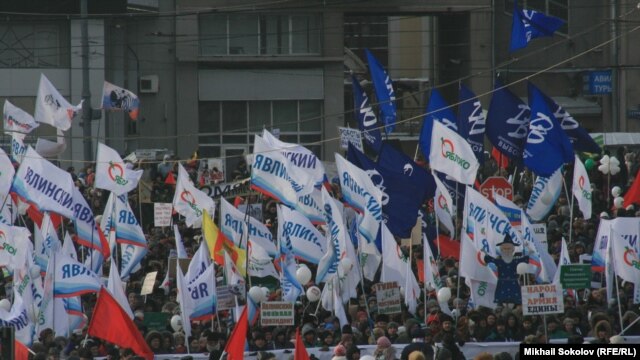 Protesters gather with balloons and placards during an opposition demonstration in Moscow on February 4.
