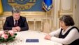 Президент Украины Пётр Порошенко и мать Надежды Савченко - Мария