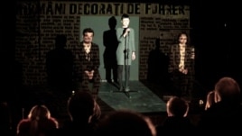 Scenă din spectacolul de la Chișinău cu piesa Nicoletei Esinencu