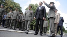 Novi ministar odbrane prilikom posete Generalštabu, 31. jul 2012.