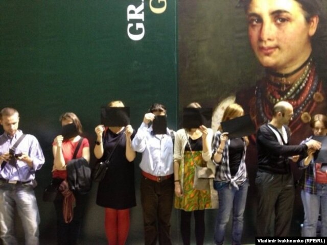 Акция протеста против уничтожения картины "Колиивщина"