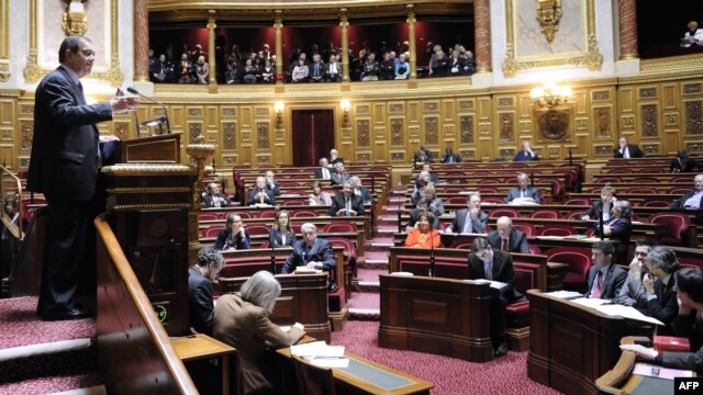 Ֆրանսիա – Խորհրդարանական հարաբերությունների նախարար Պատրիկ Օլիվերը ելույթ է ունենում ցեղասպանությունների ժխտումը քրեականացնող օրինագծի քննարկման ժամանակ, Փարիզ, 23-ը հունվարի, 2012թ